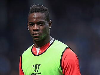 Mario Balotelli returns to Liv...